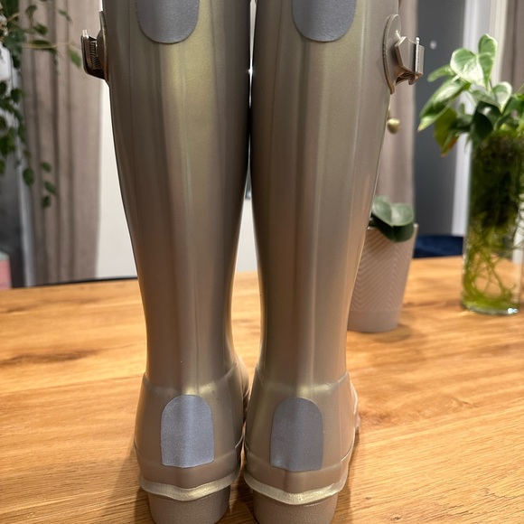 Hunter rain boots in light gold. Brand new! - Picture 2 of 4